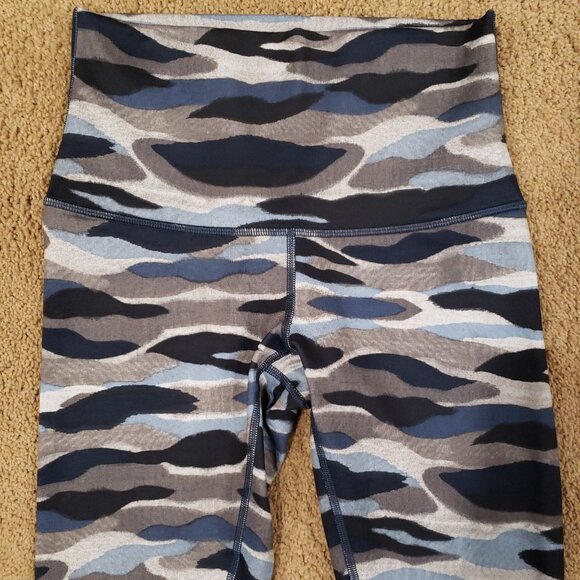 EUC Lululemon Wunder Under Hi-Rise Crop 21" Full-on Luon - Picture 3 of 10